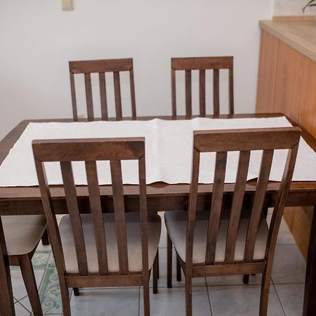 Apartments And Rooms By The Sea Supetarska Draga - Gornja, Rab - 11579 Bilik gambar
