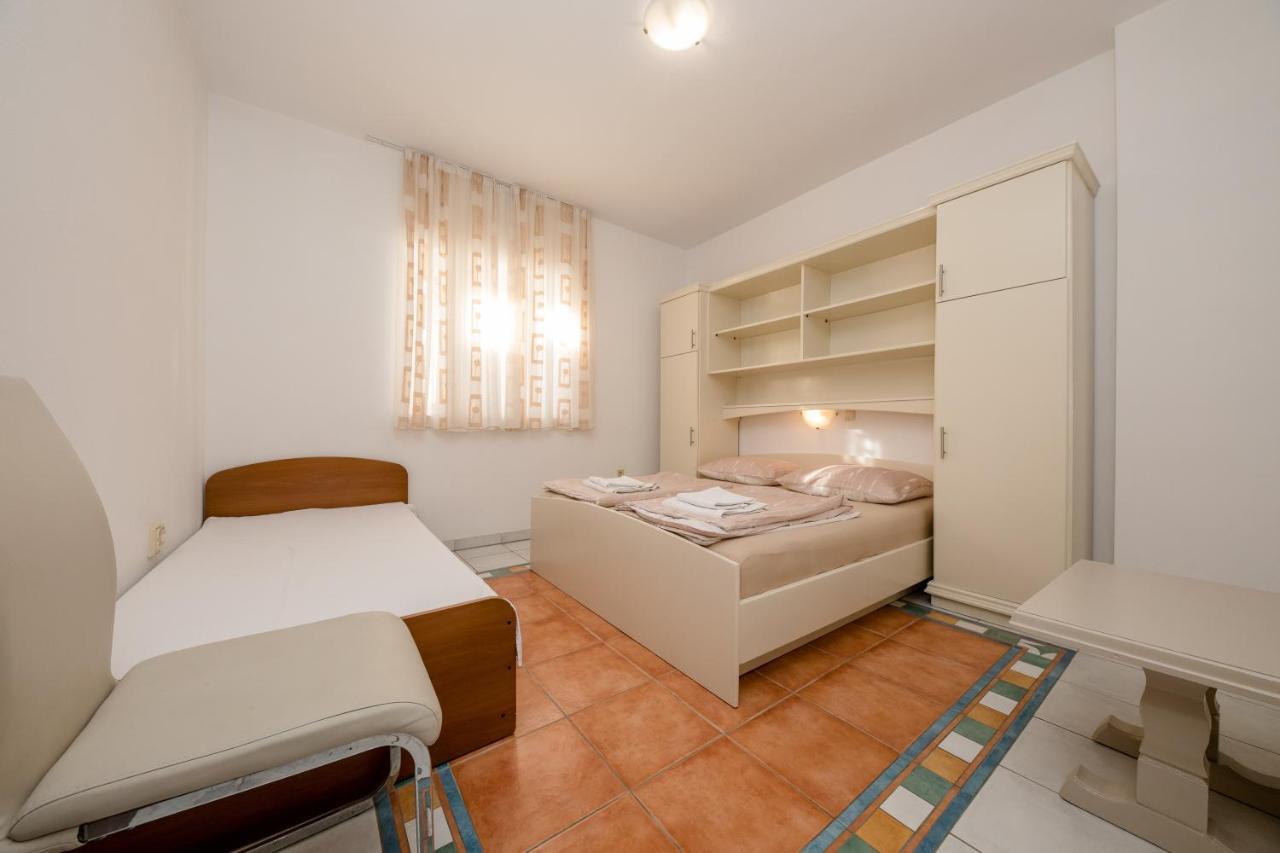 Apartments And Rooms By The Sea Supetarska Draga - Gornja, Rab - 11579 Luaran gambar
