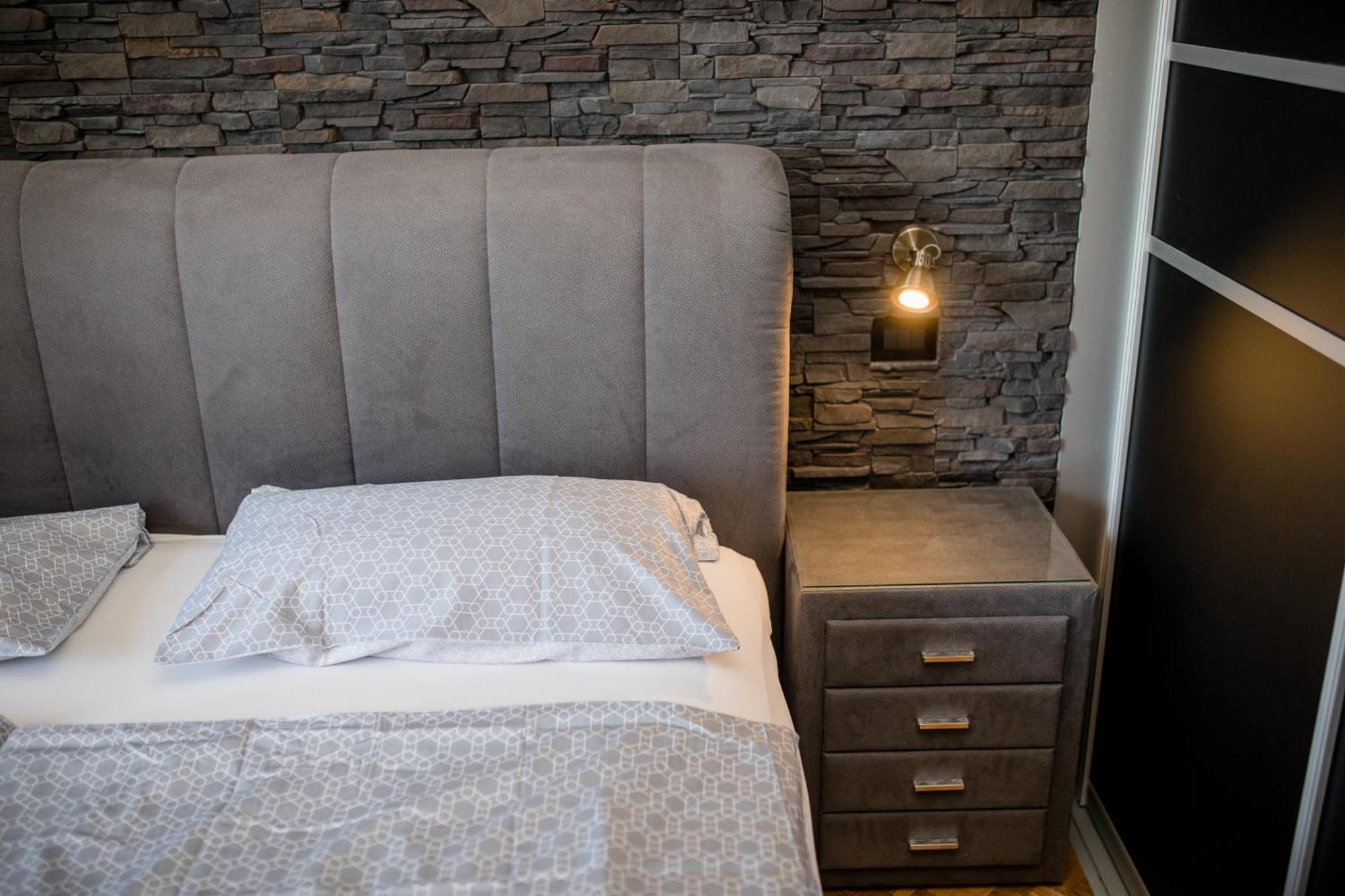 Apartments And Rooms By The Sea Supetarska Draga - Gornja, Rab - 11579 Bilik gambar