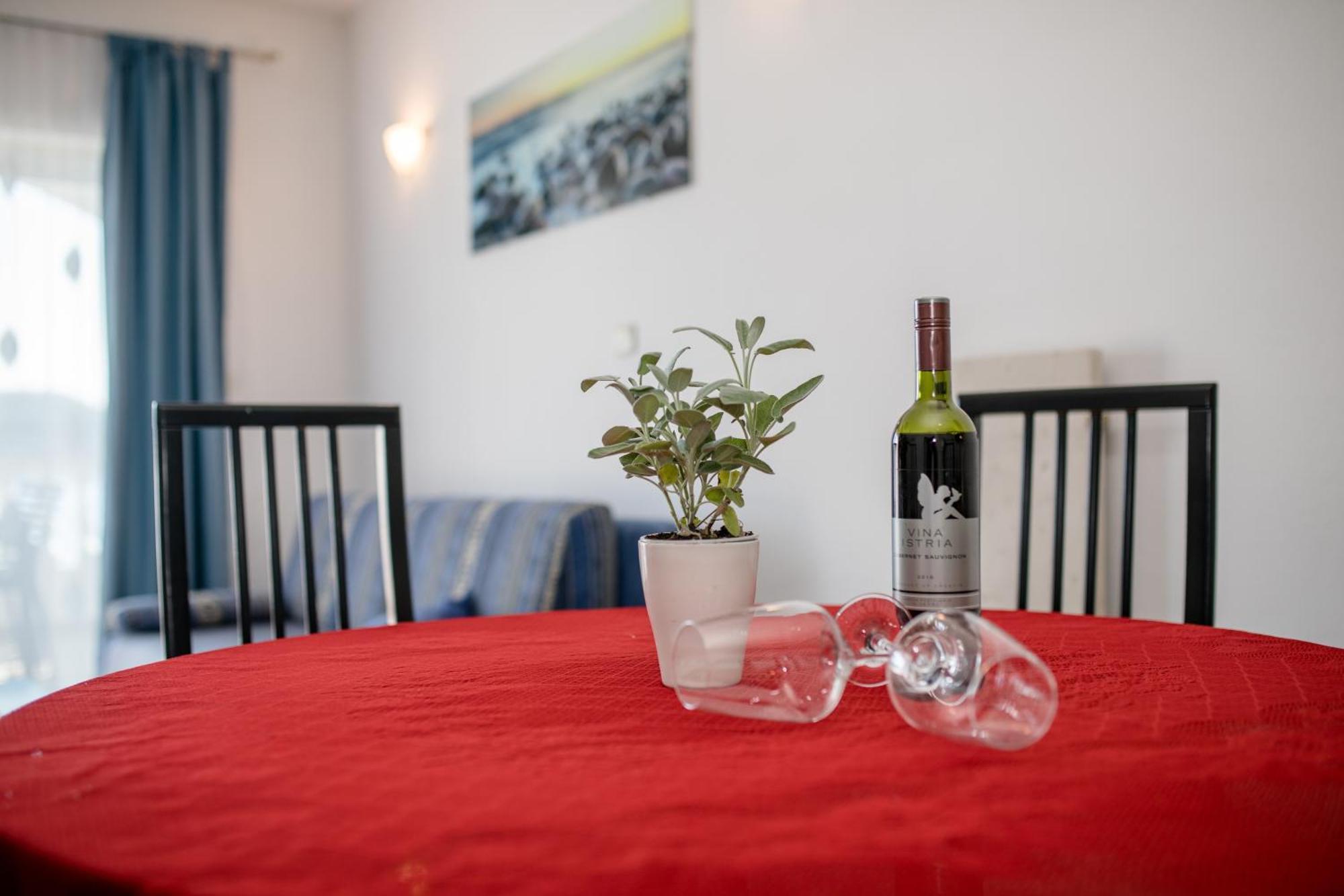 Apartments And Rooms By The Sea Supetarska Draga - Gornja, Rab - 11579 Bilik gambar