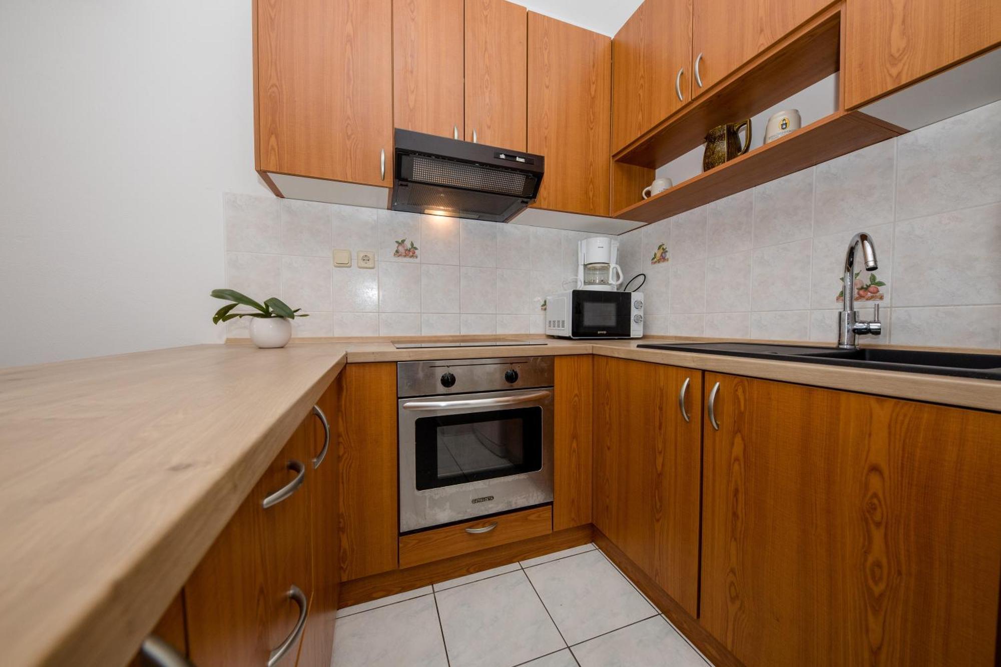 Apartments And Rooms By The Sea Supetarska Draga - Gornja, Rab - 11579 Bilik gambar