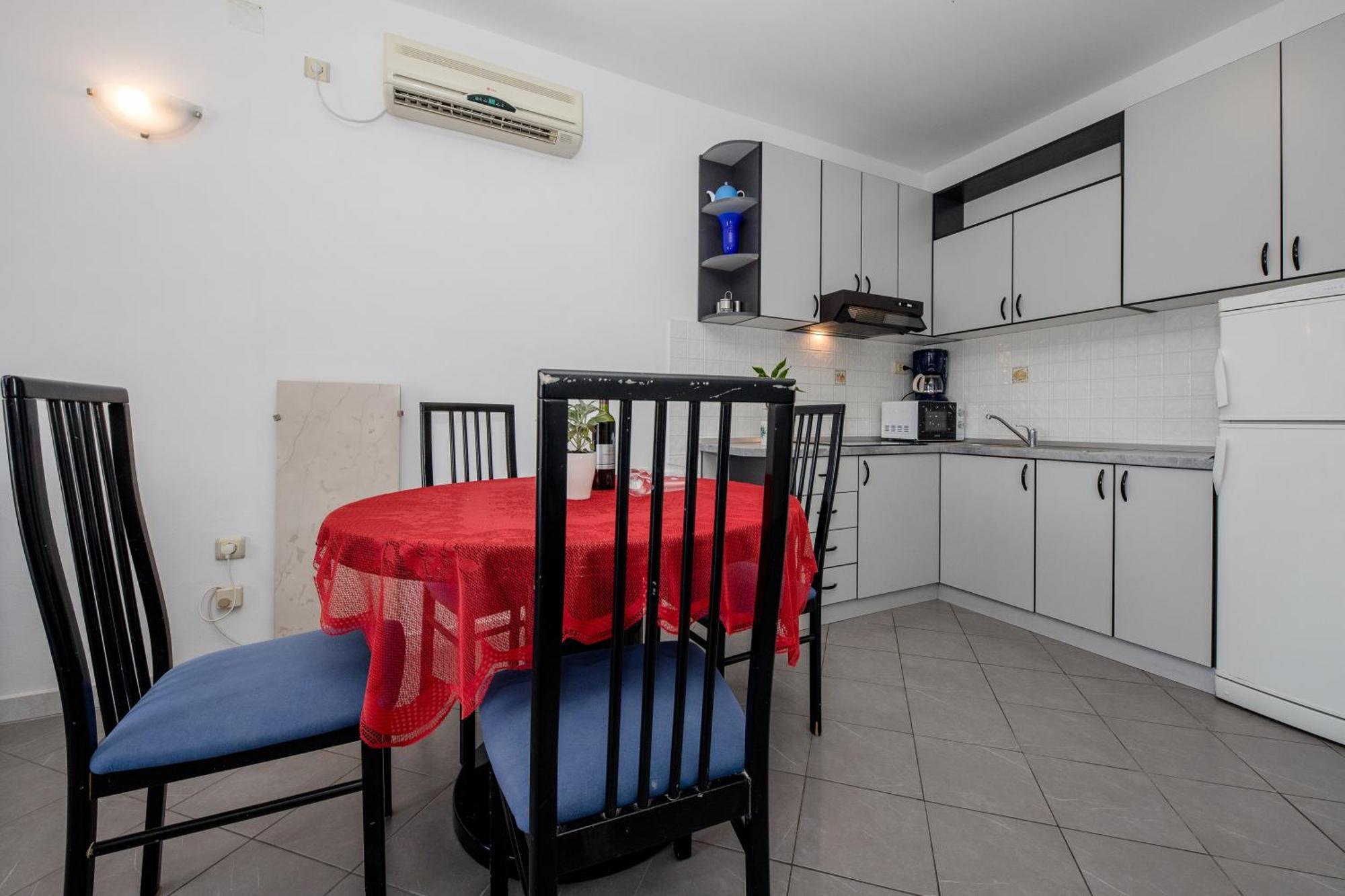 Apartments And Rooms By The Sea Supetarska Draga - Gornja, Rab - 11579 Bilik gambar