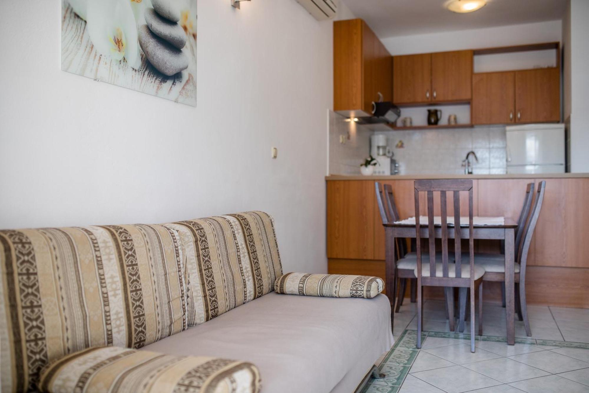 Apartments And Rooms By The Sea Supetarska Draga - Gornja, Rab - 11579 Bilik gambar