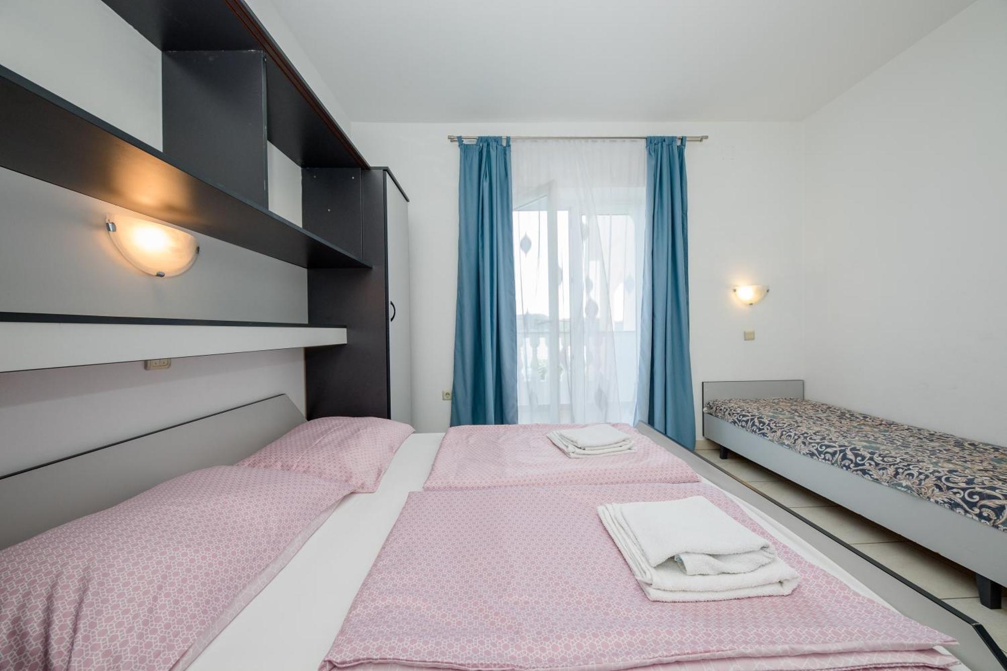 Apartments And Rooms By The Sea Supetarska Draga - Gornja, Rab - 11579 Bilik gambar