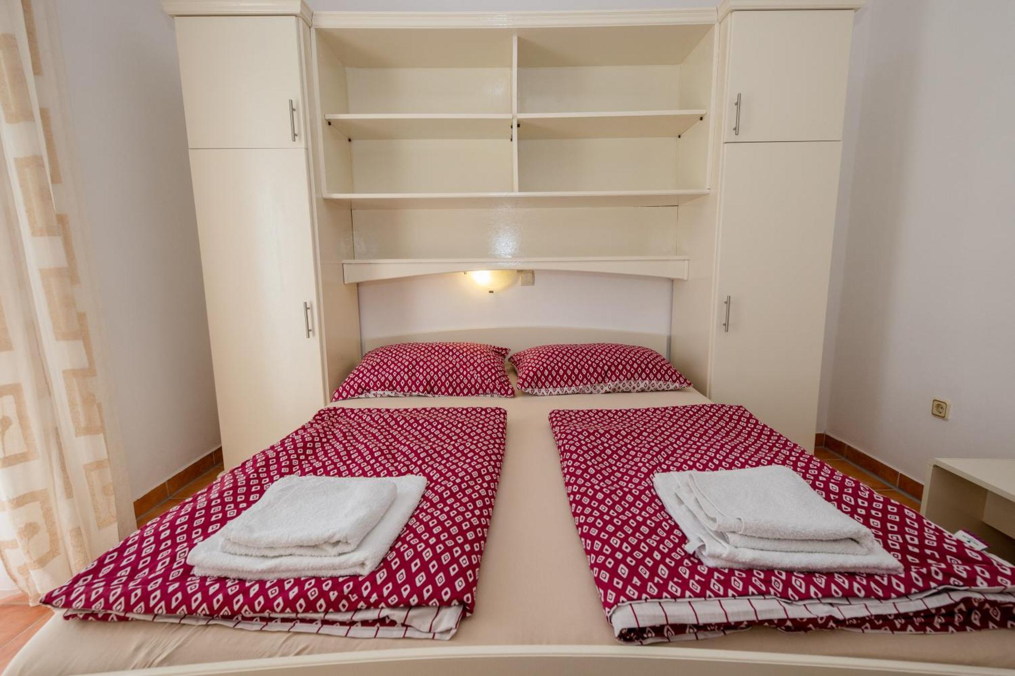 Apartments And Rooms By The Sea Supetarska Draga - Gornja, Rab - 11579 Bilik gambar