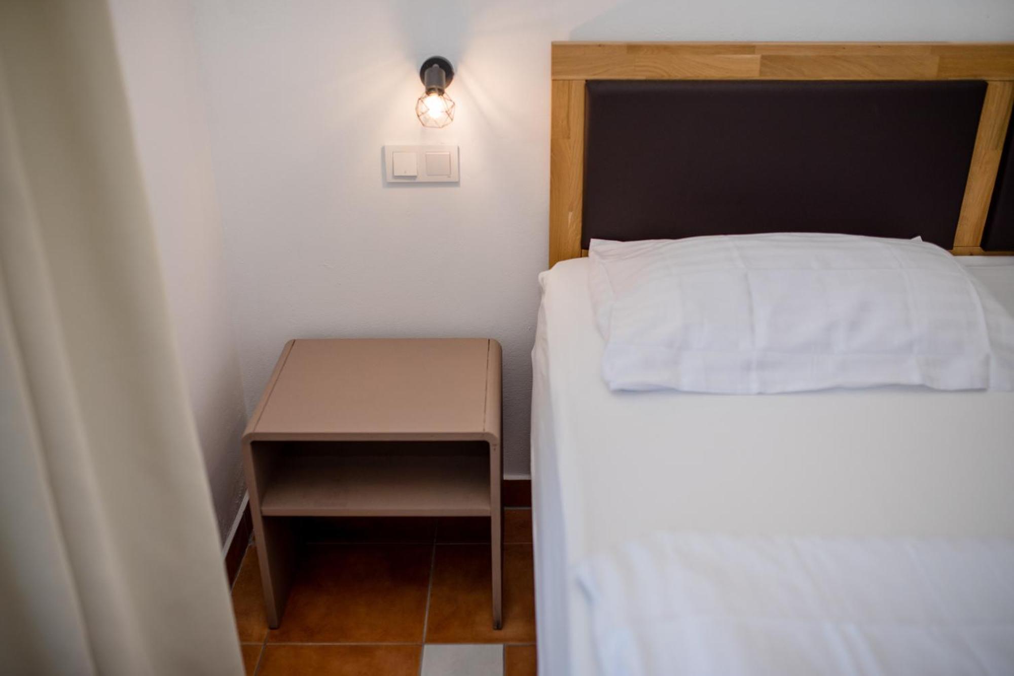 Apartments And Rooms By The Sea Supetarska Draga - Gornja, Rab - 11579 Bilik gambar