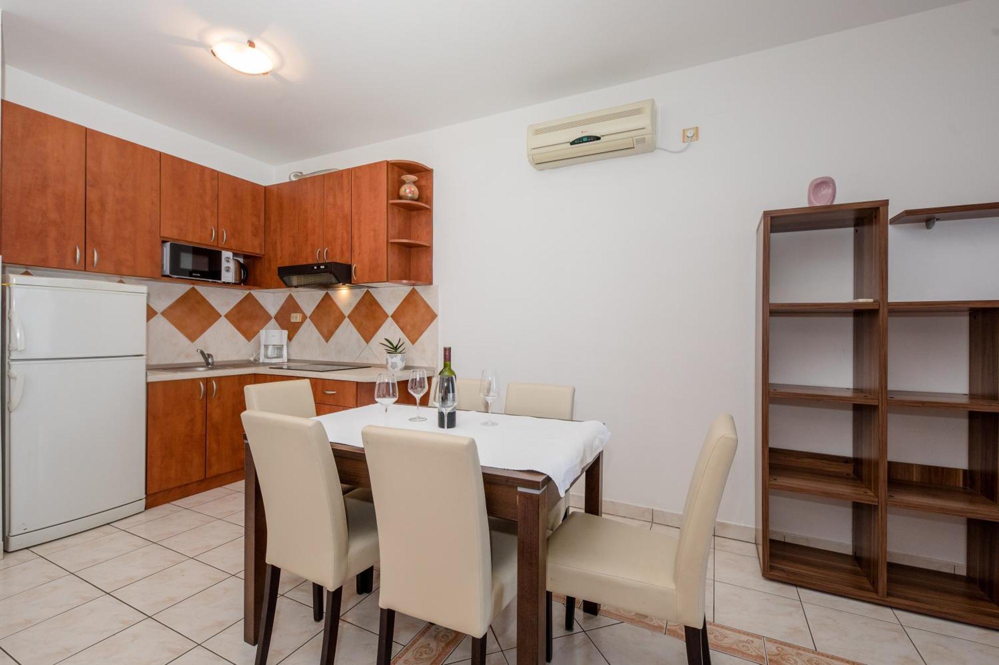 Apartments And Rooms By The Sea Supetarska Draga - Gornja, Rab - 11579 Bilik gambar